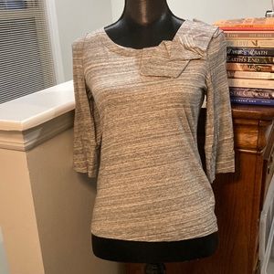Barely worn marveled grey ecru 3/4 sleeved top
